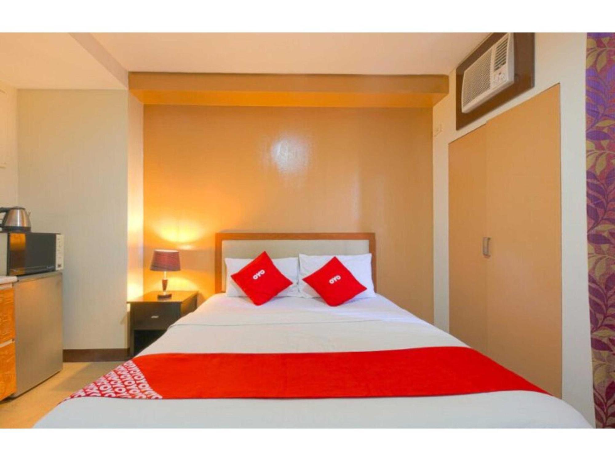 Oyo 769 Poblacion Suites Polaris Makati City Ngoại thất bức ảnh